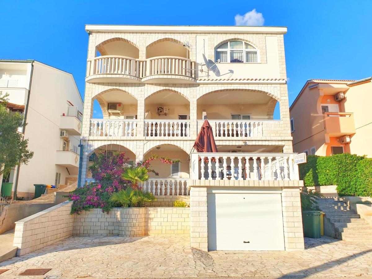 Betanovalja Apartment Luaran gambar
